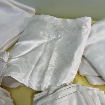 Damask Table Clothes and Napkins, Linens