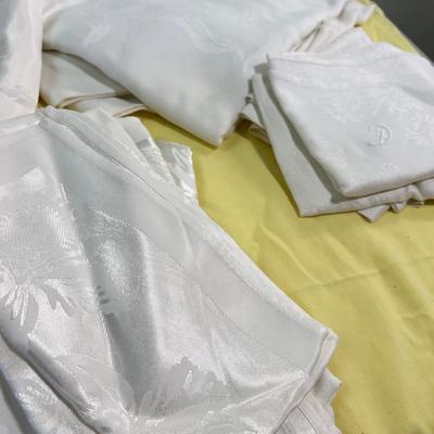 Damask Table Clothes and Napkins, Linens