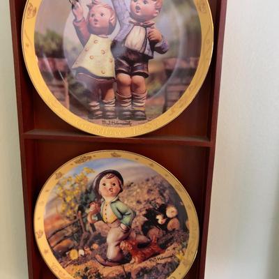 3 M J HUMMEL Collector Plates with wood Display Wall Case