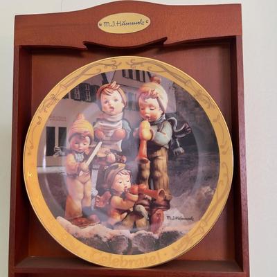 3 M J HUMMEL Collector Plates with wood Display Wall Case