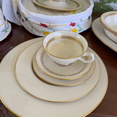 LENOX Fine China Pattern: Imperial Set Service for 8 Each setting is 6 piece place setting. 