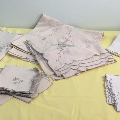 Linen Table Clothes and Napkins, Taupe
