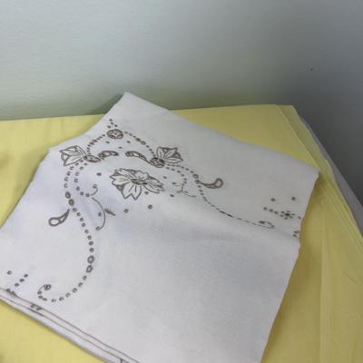 Linen Table Clothes and Napkins, Taupe