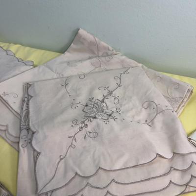 Linen Table Clothes and Napkins, Taupe