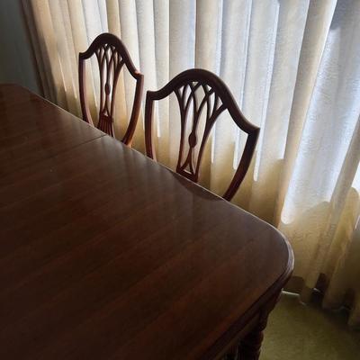Hepplewhite Sheridan Style Dining Table with Sheild Back Chairs 