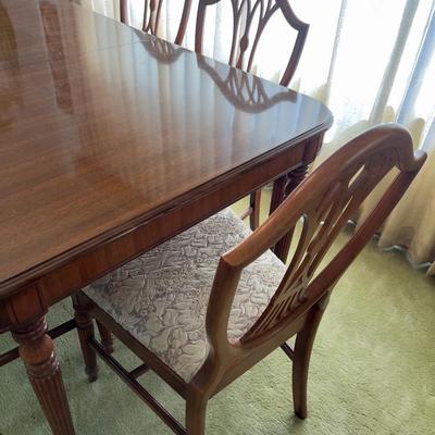 Hepplewhite Sheridan Style Dining Table with Sheild Back Chairs 