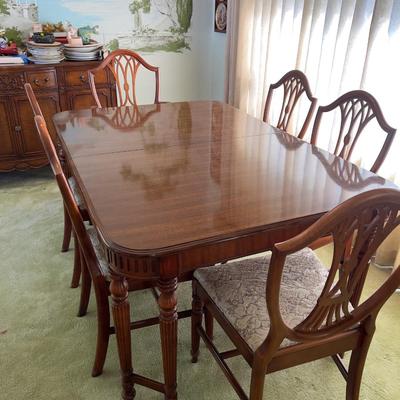 Hepplewhite Sheridan Style Dining Table with Sheild Back Chairs 