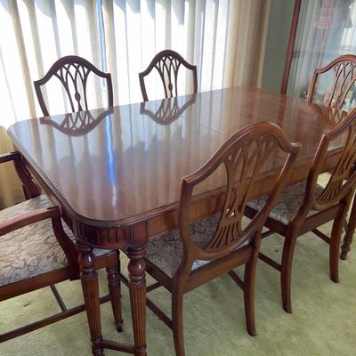 Hepplewhite Sheridan Style Dining Table with Sheild Back Chairs 