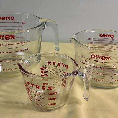 GLASS Nice Pyrex Measuring Cups