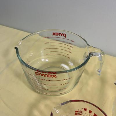 GLASS Nice Pyrex Measuring Cups