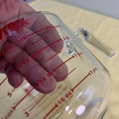 GLASS Nice Pyrex Measuring Cups