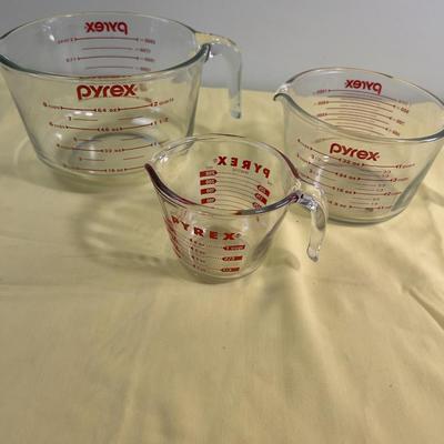 GLASS Nice Pyrex Measuring Cups