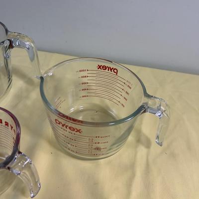 GLASS Nice Pyrex Measuring Cups