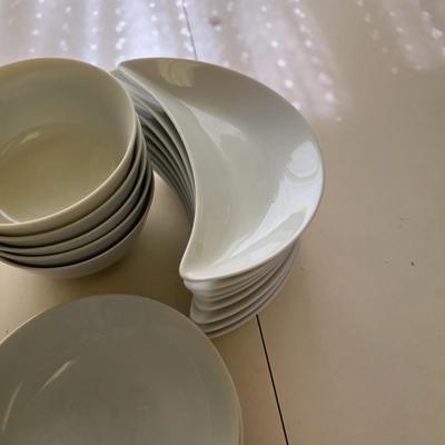 Small Pile of White Porcelain China Un-Marked 