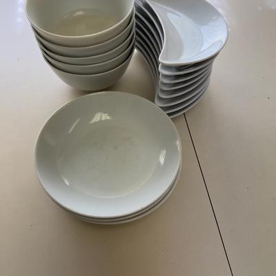 Small Pile of White Porcelain China Un-Marked 