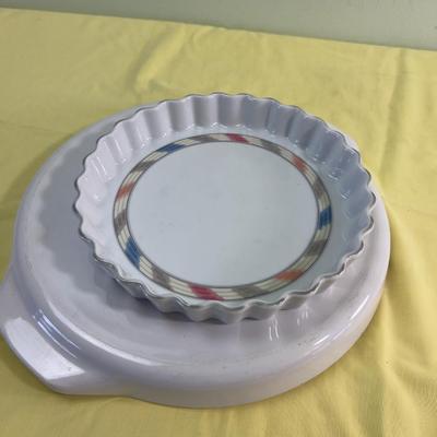 Amana Pizza Crisper for Microwave and a Quiche Plate