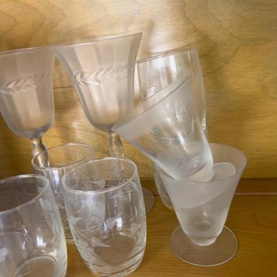 Mixed Lot of Glasses and Etched Glasses. 