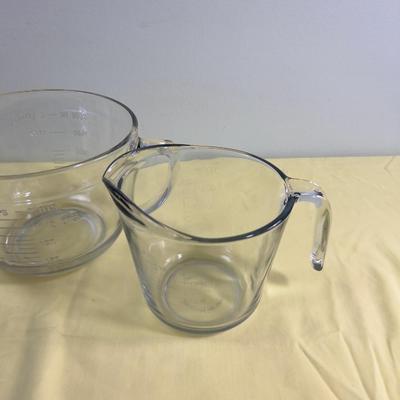 2 Large Glass Measuring Cups 
