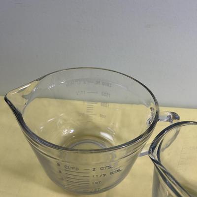 2 Large Glass Measuring Cups 