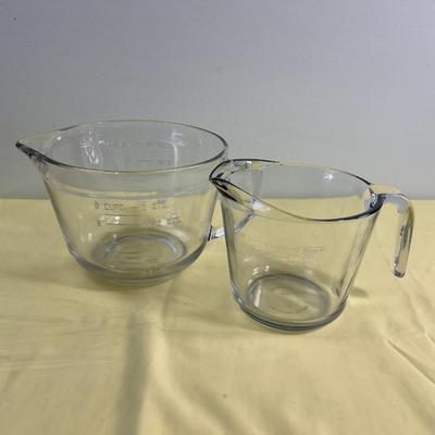 2 Large Glass Measuring Cups 