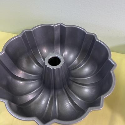 2 Nordicware BUNDT Pans 