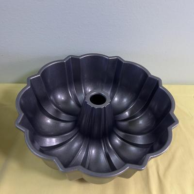 2 Nordicware BUNDT Pans 