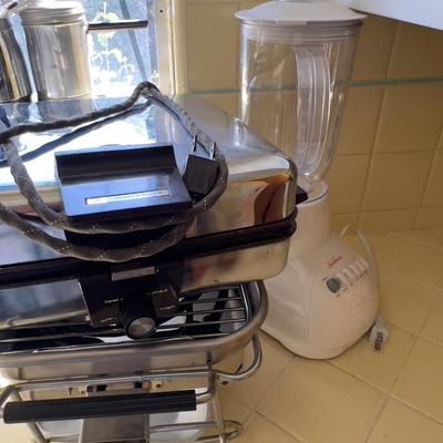 Blender, Waffle Iron & Electric Broiler