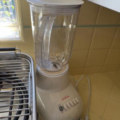 Blender, Waffle Iron & Electric Broiler