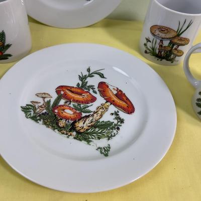 Set of 4  Cute MUSHROOM Plate and Mug