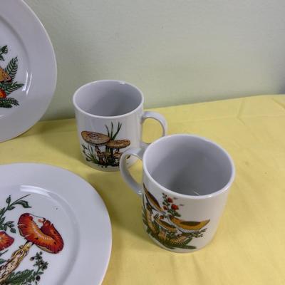 Set of 4  Cute MUSHROOM Plate and Mug