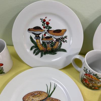 Set of 4  Cute MUSHROOM Plate and Mug