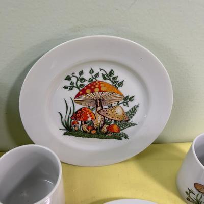 Set of 4  Cute MUSHROOM Plate and Mug