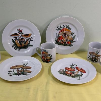 Set of 4  Cute MUSHROOM Plate and Mug