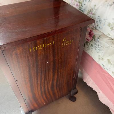 Pair of Mahogany Nite Stands 