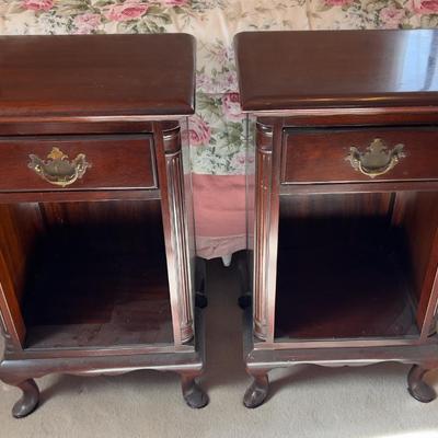 Pair of Mahogany Nite Stands 