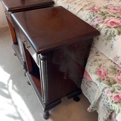 Pair of Mahogany Nite Stands 