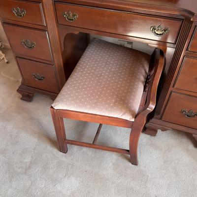 Mahogany Dressing Table with Mirror and Stool Bring Help to Move