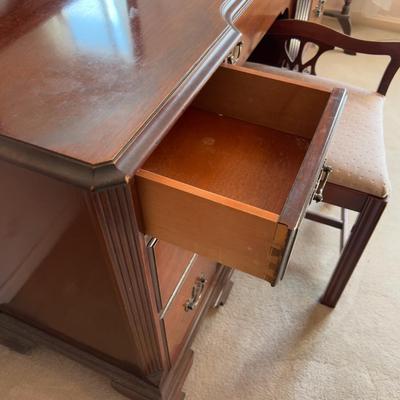Mahogany Dressing Table with Mirror and Stool Bring Help to Move