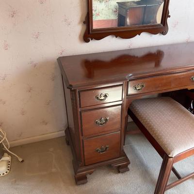 Mahogany Dressing Table with Mirror and Stool Bring Help to Move