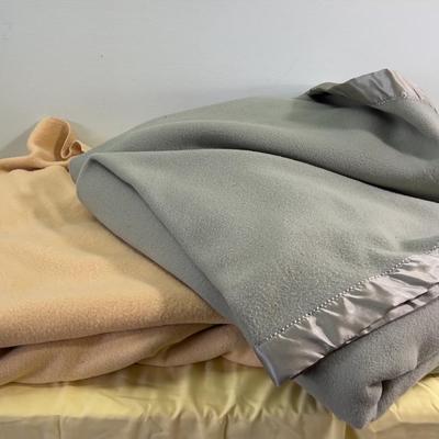 2 Wool Blankets: 1 is Pendelton 