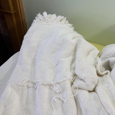 Queen 3 Bed Spreads and 2 Shams  WHITE Lot 