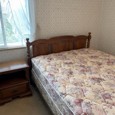 Queen Size Bed with Headboard and metal frame 