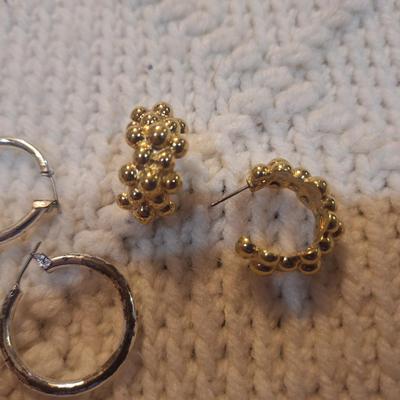 Sale Photo Thumbnail #25: there are no backs on the gold ones, the silver ones do not need backs.