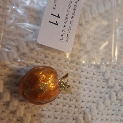 Sale Photo Thumbnail #44: very pretty enamel coated and gold tone brooch