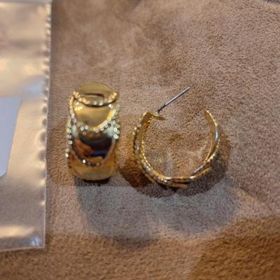 Sale Photo Thumbnail #58: back is missing on one earring