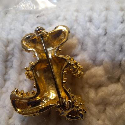 Sale Photo Thumbnail #76: small vintage teddy bear brooch with green eyes