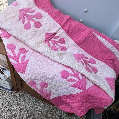 Lot 191 Pink vintage quilt