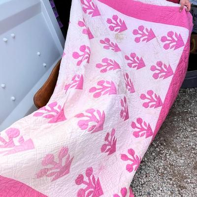 Lot 191 Pink vintage quilt