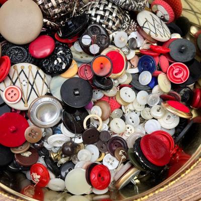 Lot 199 2nd Tin of Buttons