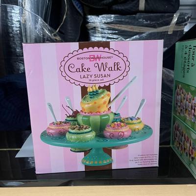 Boston Warehouse Cake Walk Lazy Susan 16 Piece Set